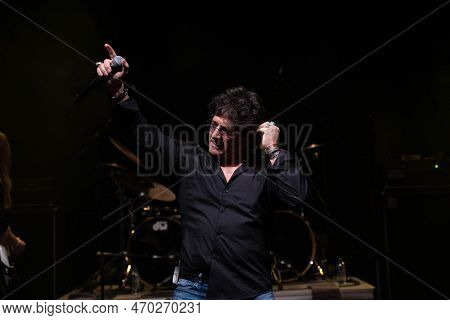 Mt. Clemens, Michigan -usa- January 28, 2023: Xyz Performing At The Emerald Theatre As Special Guest