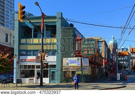 Vancouver - Nov. 13, 2014: Sam Kee Building Is The Narrowest Commercial Building In The World On 8 W