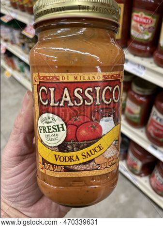 Grovetown, Ga Usa - 01 13 23: Grocery Store Hand Holding Classico Spaghetti Sauce