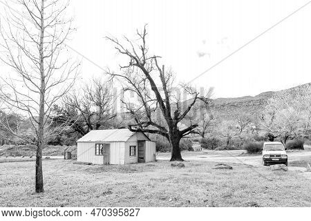 Kromrivier, South Africa - Sep 5, 2022: A Corrugated Iron Building And A Vehicle At Kromrivier Ceder