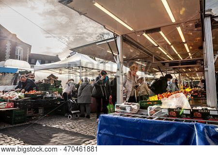 Vaals, Netherlands - November 8, 2022: Selective Blur On Clients, Dutch People, Buying Fruits And Ve