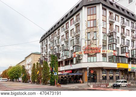 Ukraine, Khmelnytskyi, October 2022. Modern Buildings In Khmelnytskyi On Proskurivska Street
