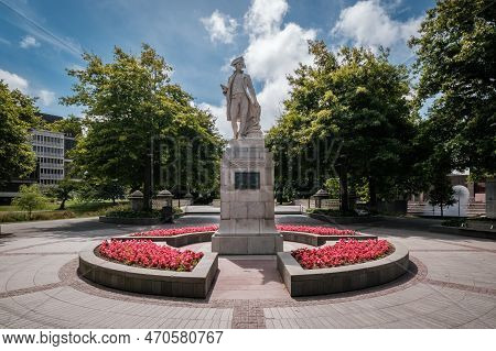 Christchurch, New Zealand - December 25th 2022: A Statue Of The Explorer James Cook Stands In Victor