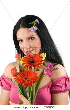 Mujer con ramo de flores de primavera