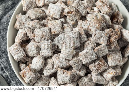 Homemade Sweet Muddy Buddy Puppy Chow