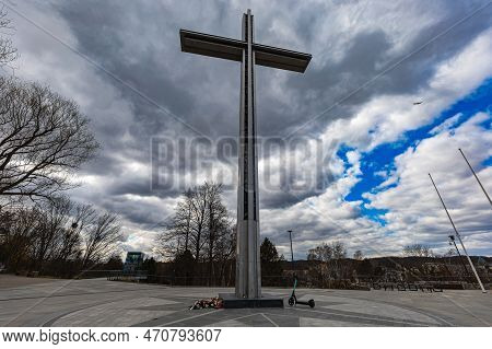 Gdynia, Poland - April 2022: Small Square With Viewpoint Kamienna Gora And Big Cross At Center