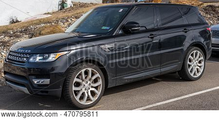 Monroeville, Pennsylvania, Usa February 12, 2023 A Black Range Rover Suv For Sale At A Dealership On