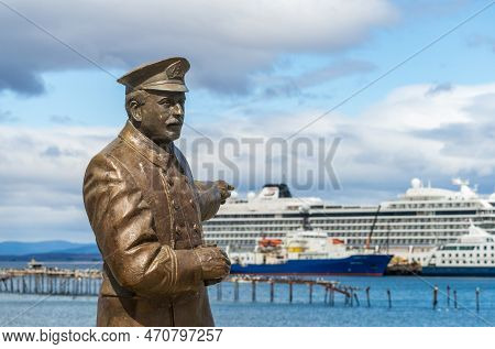 Punta Arenas, Chile - 27 January 2023: Statue Of Sir Ernest Shackleton Pointing At Viking Jupiter Cr