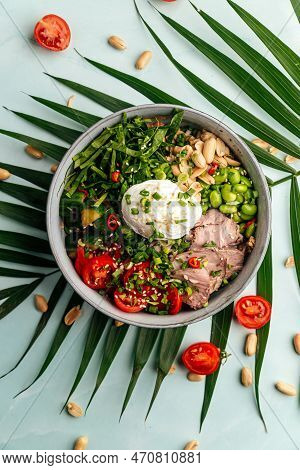 Roast Beef Pokeh With Poached Egg And Vegetables