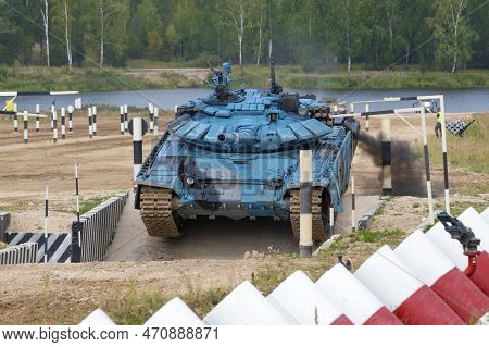 Alabino, Russia - August 19, 2022: Tank T-72b3 Of The Team Of The Republic Of Abkhazia Descends Into