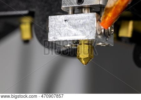 Close-up Of A 3d Printer Printhead, Hotend And Extruder From A 3d Printer