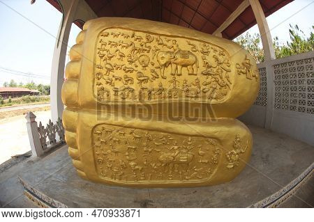 Kanchaburi , Thailand - April 17 , 2016 : Foot Print Pattern Of A Large Golden Reclining Buddha Imag