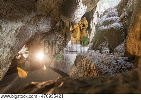 Thailand Prachuap Bang Saphan Ma Rong Cave
