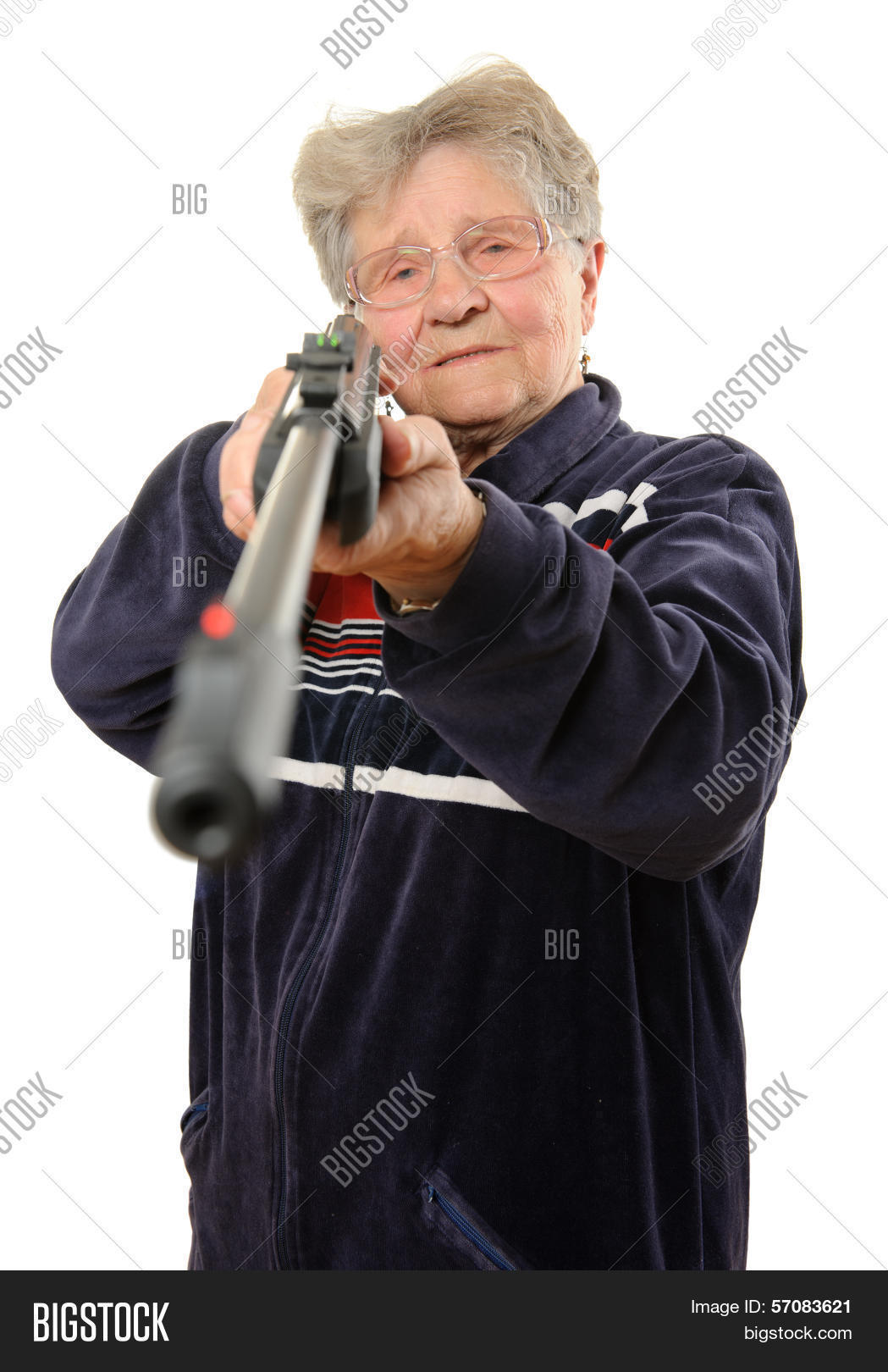 Бешеные бабки. Бабушка с пилой. Злая бабушка. Бабушка с пилой. Бабушка с пилой.