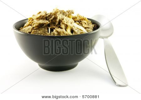 검은 그릇에 밀기 울 조각