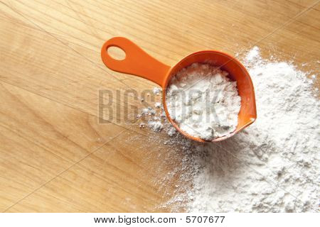 Odměrku s mouky na vaření povrch