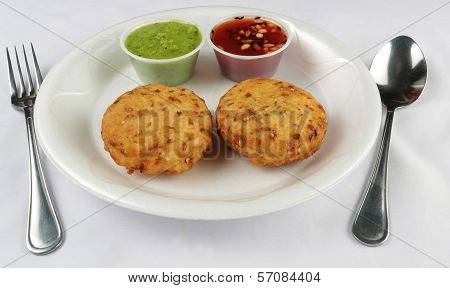 tikki and chutney in plate