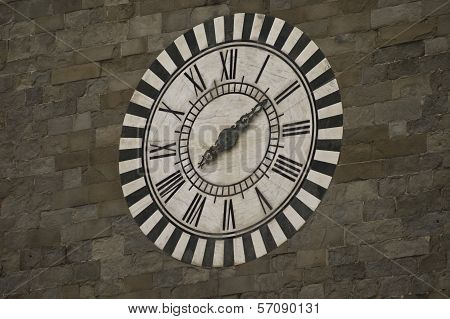 White And Black Marble Clock