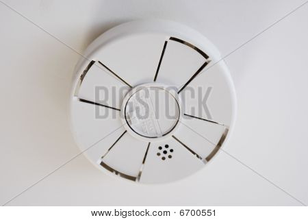 Batterij geëxploiteerd rookmelder op plafond