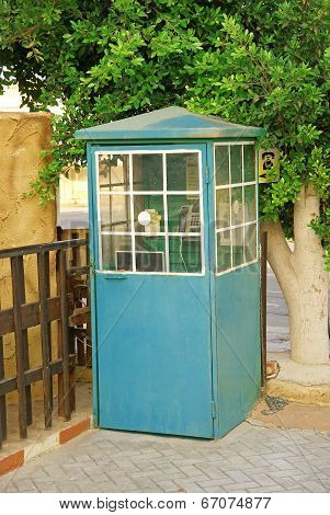 Phonebooth, pay phone