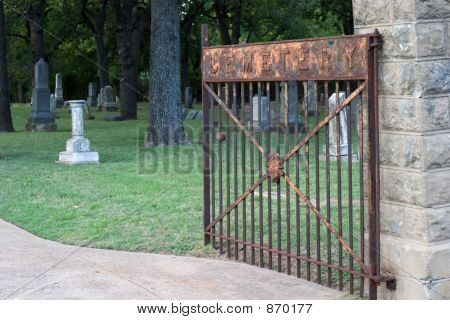 Kirkegården Gate