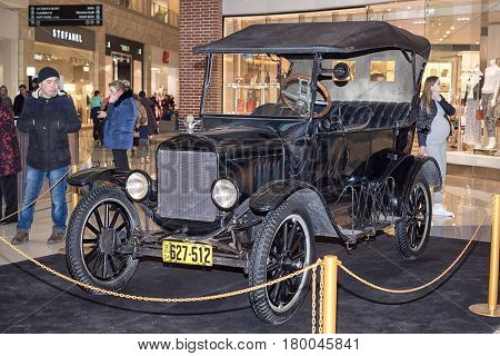 Moscow, Russia - April 02, 2017: Ford Model T, Usa, 1924. Retro Car Exibition In Shopping Mall Metro