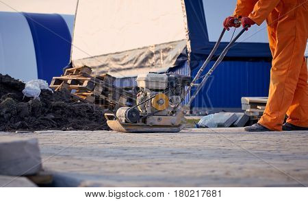 Construction of road coverings of blocks on the road section.