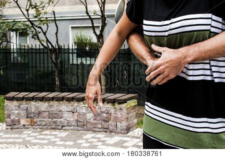 a guy helping a young girl with the heimlich desobstruction while she's choking