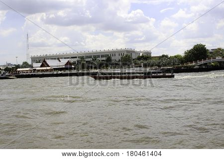 Cities along the Chao Phraya include Nakhon Sawan Uthai Thani Chainat Singburi Ang Thong Ayutthaya Pathum Thani Nonthaburi Bangkok and Samut Prakan listed from north to south. These cities are among the most historically significant and densely populated