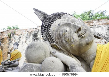 Faith has many Buddhist merit gilded Buddha makes the beauty of the golden Buddha. The main idea is to ignore the evil propensities.