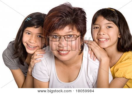 幸せな中国人の母と彼女の 2 つの美しい daughter.l