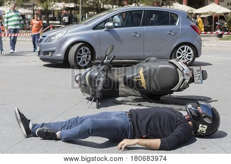 First Aid, Victim Liberation In An Car Accident