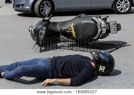 First Aid, Victim Liberation In An Car Accident