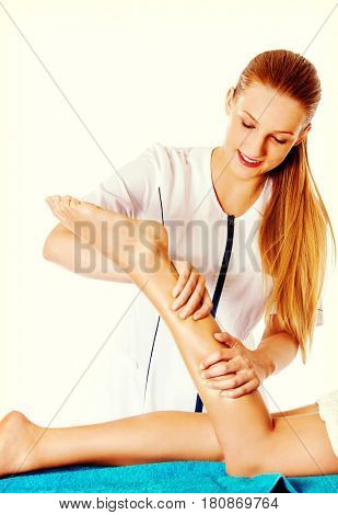 Woman having massage of body in the spa salon. Beauty treatment concept.
