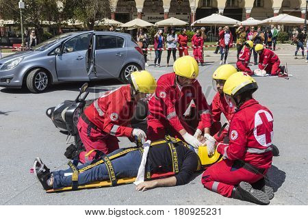 First Aid, Victim Liberation In An Car Accident