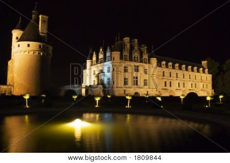 샤 또 반듯한: 야간 조명