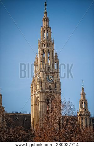 Viena, City Hall. Wiener Rathaus. Spring Time