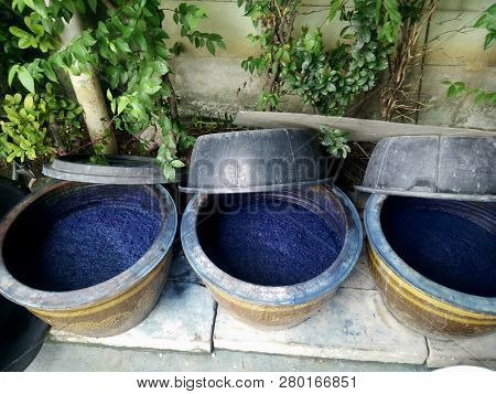 Indigenous And Wisdom Knowledge Of Thai People At Sakom Nakorn And Phrae About Natural Colors Mauhom