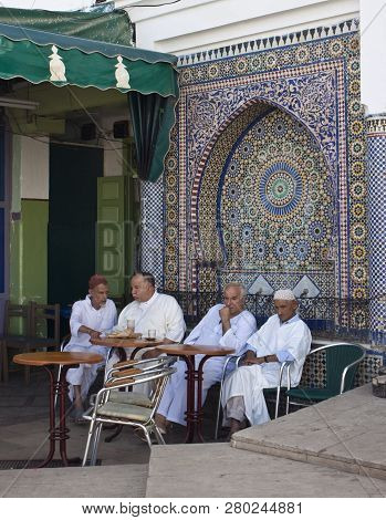 Moulay Idriss, Morocco - July 29: Local Men In The Medina At July 29, 2010 In Moulay Idriss, Morocco