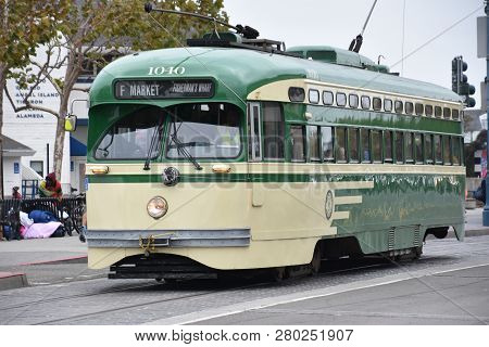 San Francisco, Ca - Oct 22: Pcc Streetcar Mack 1040 On The F-line In San Francisco, California, As S