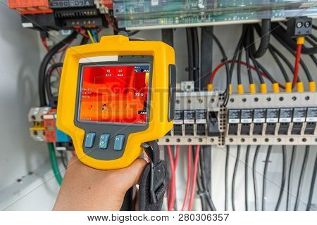 Thermoscan(thermal Image Camera), Industrial Equipment Used For Checking The Internal Temperature Of