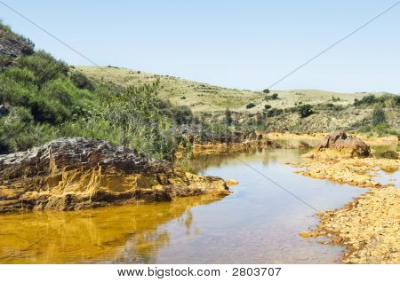 Fiume inquinato