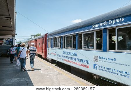Morretes - Pr, Brazil - December 17, 2018: Tourists Disembarking From The Train At The Train Station