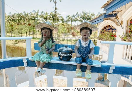 Morretes - Pr, Brazil - December 17, 2018: Sculptures That Has A Pan Illustrating The Barreado, A Ty