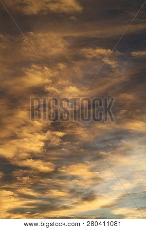 Colors And Lights Of The Sun Reise On The Sky