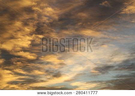 Colors And Lights Of The Sun Reise On The Sky