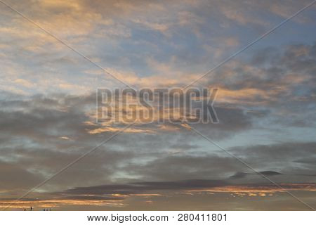 Colors And Lights Of The Sun Reise On The Sky
