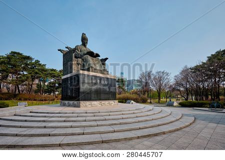 SEOUL, SOUTH KOREA - APRIL 8, 2018: King Sejong the Greatstatue in Yeouido park, Seoul, South