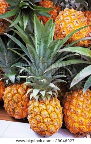 Malebné holiday Bazar stání v předvečer Sukkoth. Ananas