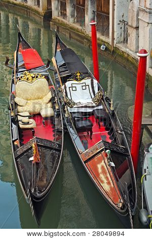 Interiøret i den traditionelle venetianske gondol
